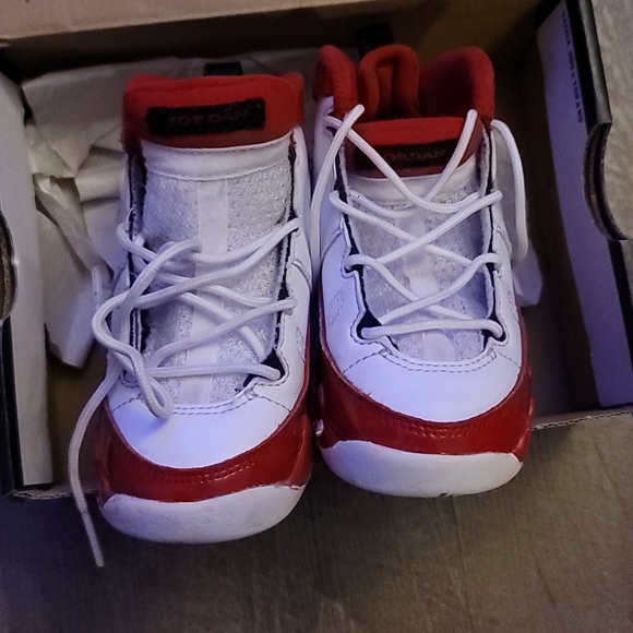 Jordan and Converse - Picture 11 of 11